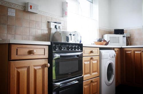 Holly Tree Cottage-kitchen 