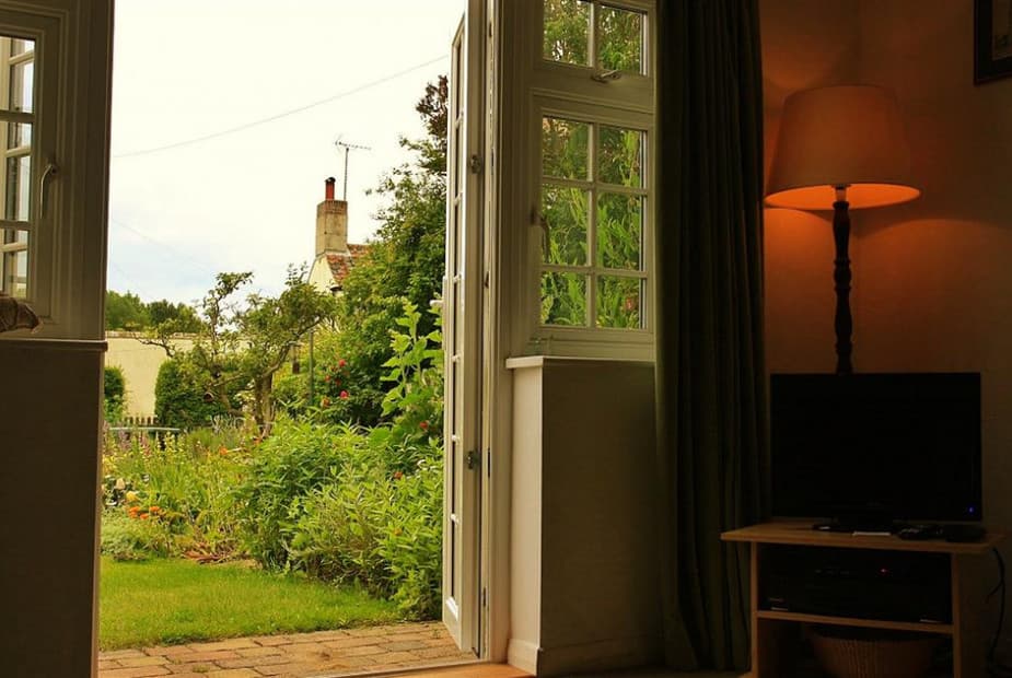 Holly Tree Cottage-garden 