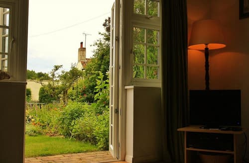 Holly Tree Cottage-garden 