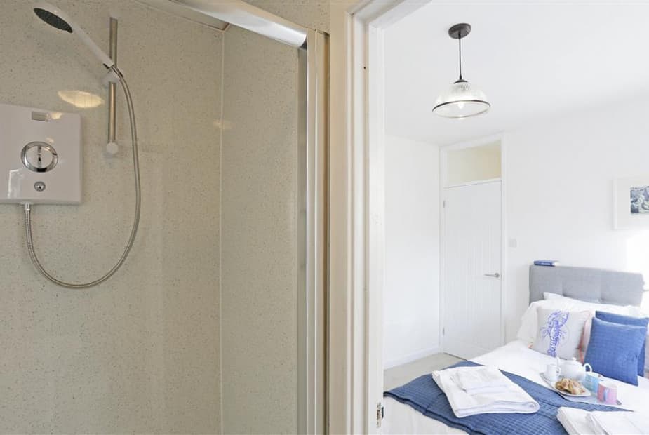 Bedroom 1 - View 2