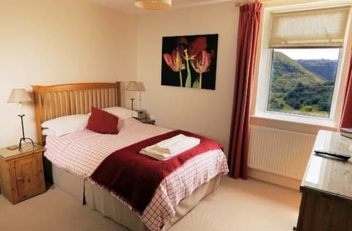 Last Minute Cottages - Castle Cliffe