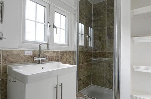 L10025 Shower Room