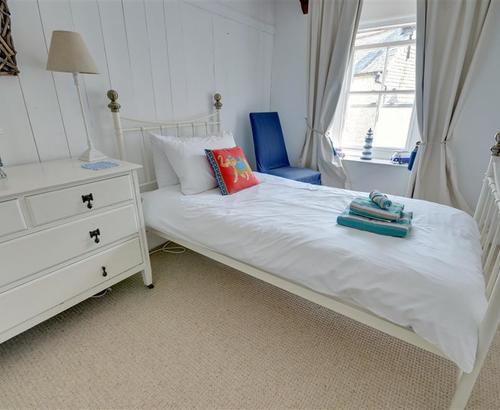 DUNBA - Bedroom 3 - View 2