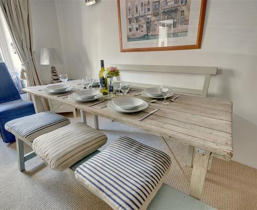 DUNBA - Dining Area - View 3