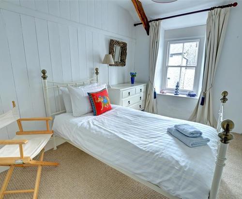Bedroom 3 - View 1