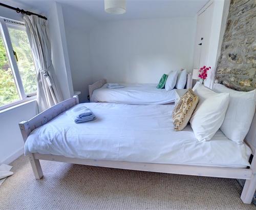 Bedroom 2 - View 2