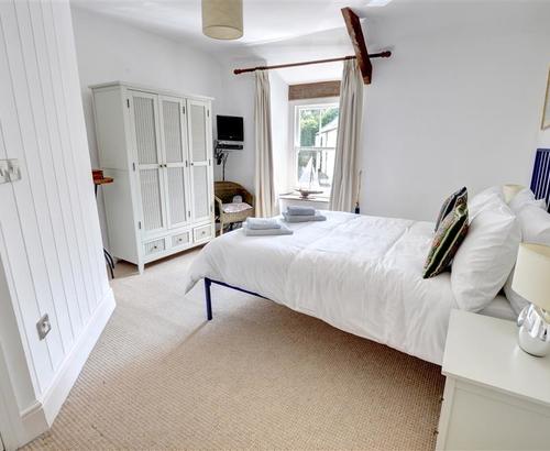 Bedroom 1 - View 1