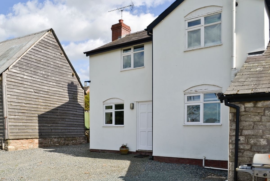 Meadow View Exterior | Meadow View, Holme Marsh, nr. Kington
