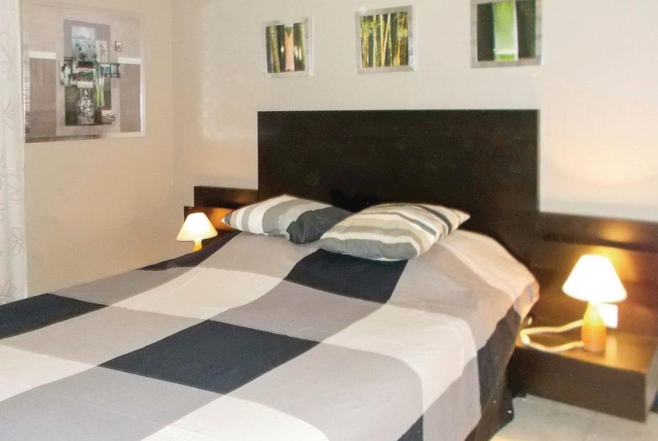 Retraite Vue Montagne Bedroom | Retraite Vue Montagne, Velleron