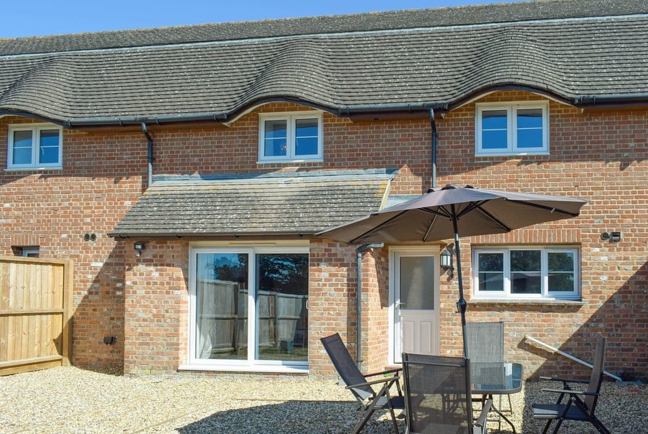 Red Rum - UKC3586 Attractive mews-style house with enclosed patio area | Red Rum - The Island Riding Centre, Newport