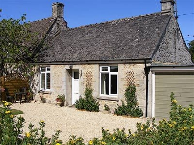 Pinecone Cottage Pinecone Cottage Cirencester Gloucestershire