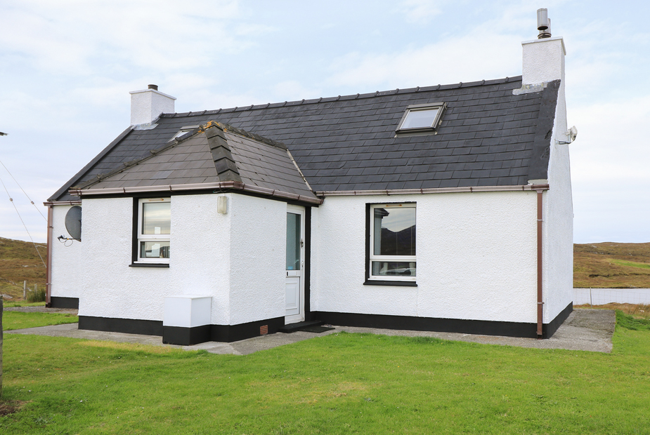 Lochside Cottage, Lochside Cottage, Isle of North Uist, Fort William