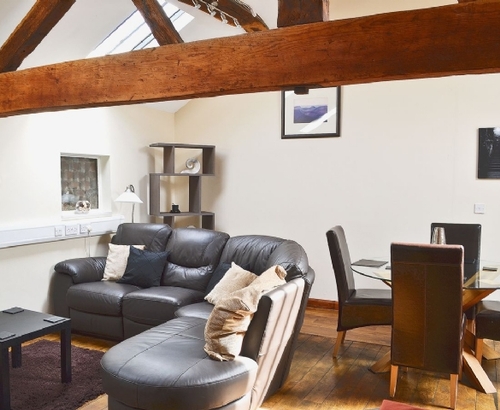 THE APARTMENT AT APPLEGATES