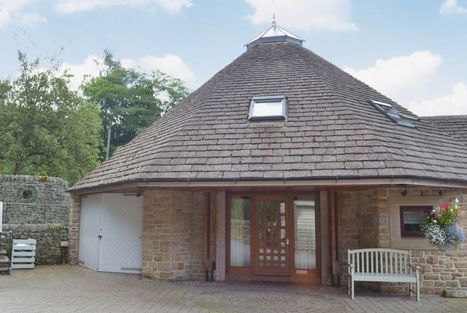 THE ROUNDHOUSE, THE ROUNDHOUSE, Rowsley, near Bakewell Snaptrip