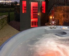 dog friendly cottages peak district with hot tub