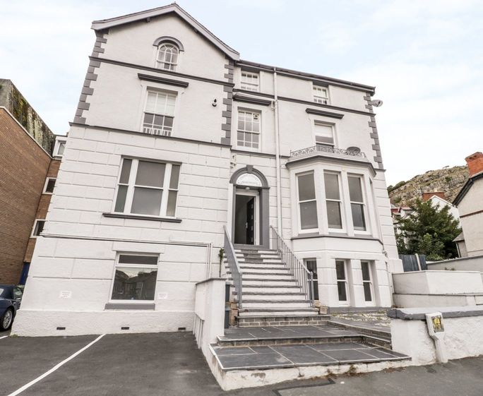 Apartment 2 Orme Court