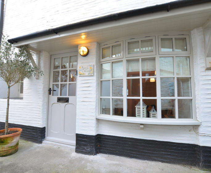 April Cottage L30050 - Winter Exterior - View 1
