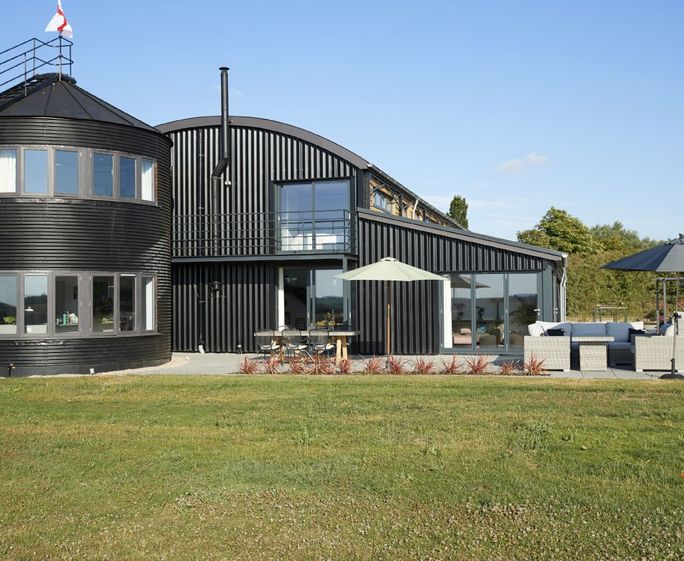 Kingston Barn 1, Kingston Barn 1 is an exceptional barn conversion with the original silo retained and transformed to luxury accommodation