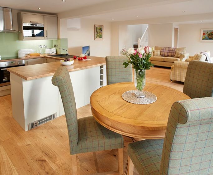 Keeper's Lodge, Thirsk Ground floor: Spacious kitchen with dining table and chairs