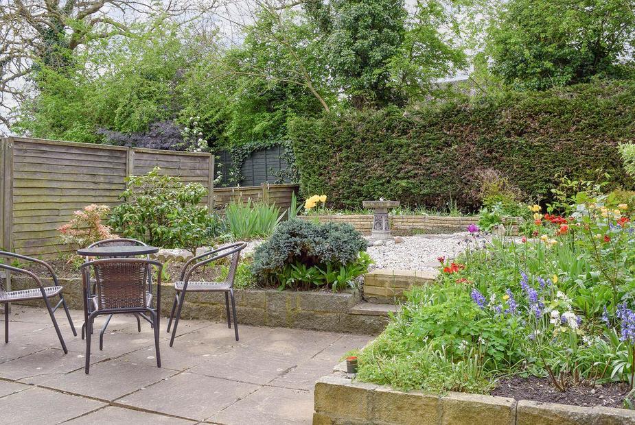 Rosalee Well-maintained garden and patio | Rosalee, Eynsham, near Witney