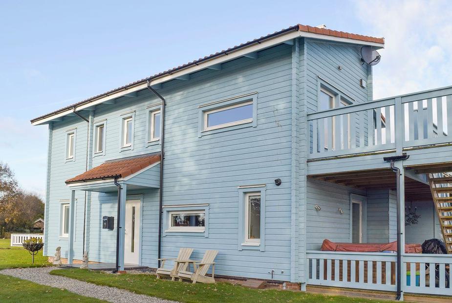 Twin Oaks Attractive holiday home | Twin Oaks, Fritton, near Great Yarmouth