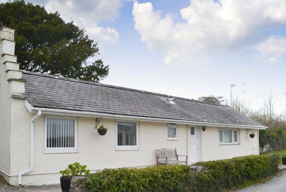 Plas Cottage Detached single storey holiday home | Plas Cottage - Plas Park, Rhosneigr, near Holyhead