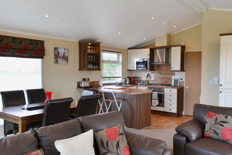 Sunset Lodge Well-equipped kitchen area | Sunset Lodge - Yonder Green Lodges, St Ervan, near Padstow