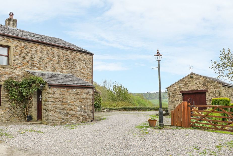 1 The Barn