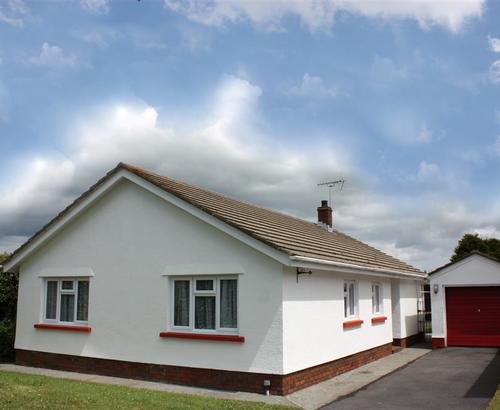 Meadowside Cottage detached bungalow manorbier parking