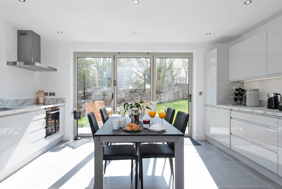 Woodside Barn Light and airy kitchen/dining room | Woodside Barn, Melbourne, near Derby