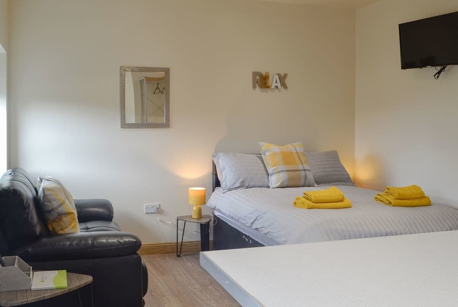 Pen-Y-Fan Comfortable studio accommodation | Pen-y-Fan - Waterfall Country Apartments, Coelbren, near Ystradgynlais