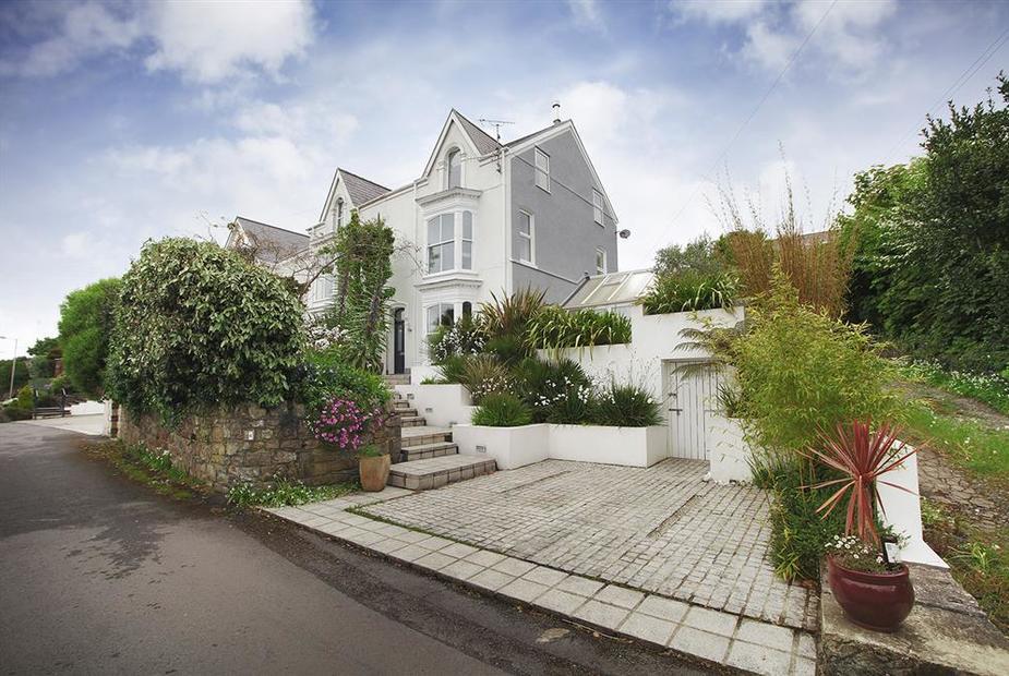Overland Road Holiday Home, Mumbles, Overland Road Holiday Home