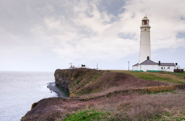 Stay In A Lighthouse Top 5 Uk Holidays Snaptrip Lighthouse