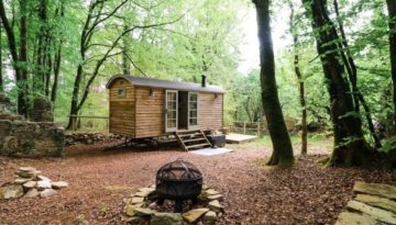Rock View Shepherd's Hut, one of our isolated holiday cottages for a digital detox