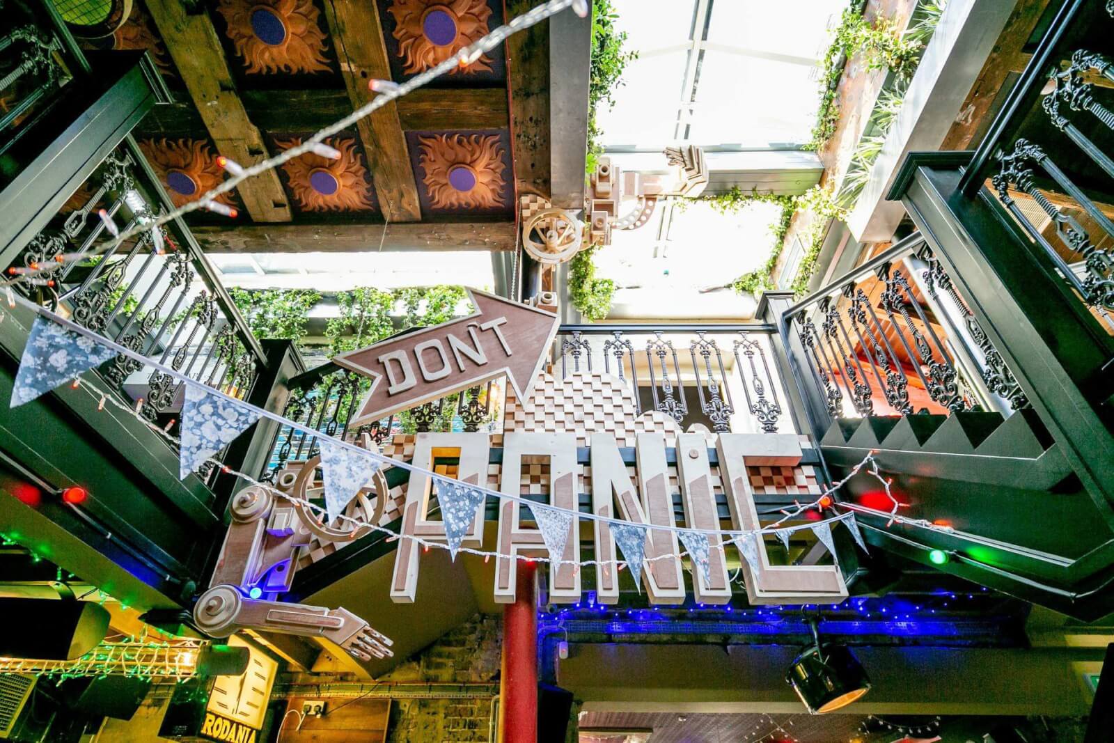 Owl and Hitchhiker, one of the best outdoor bars in London